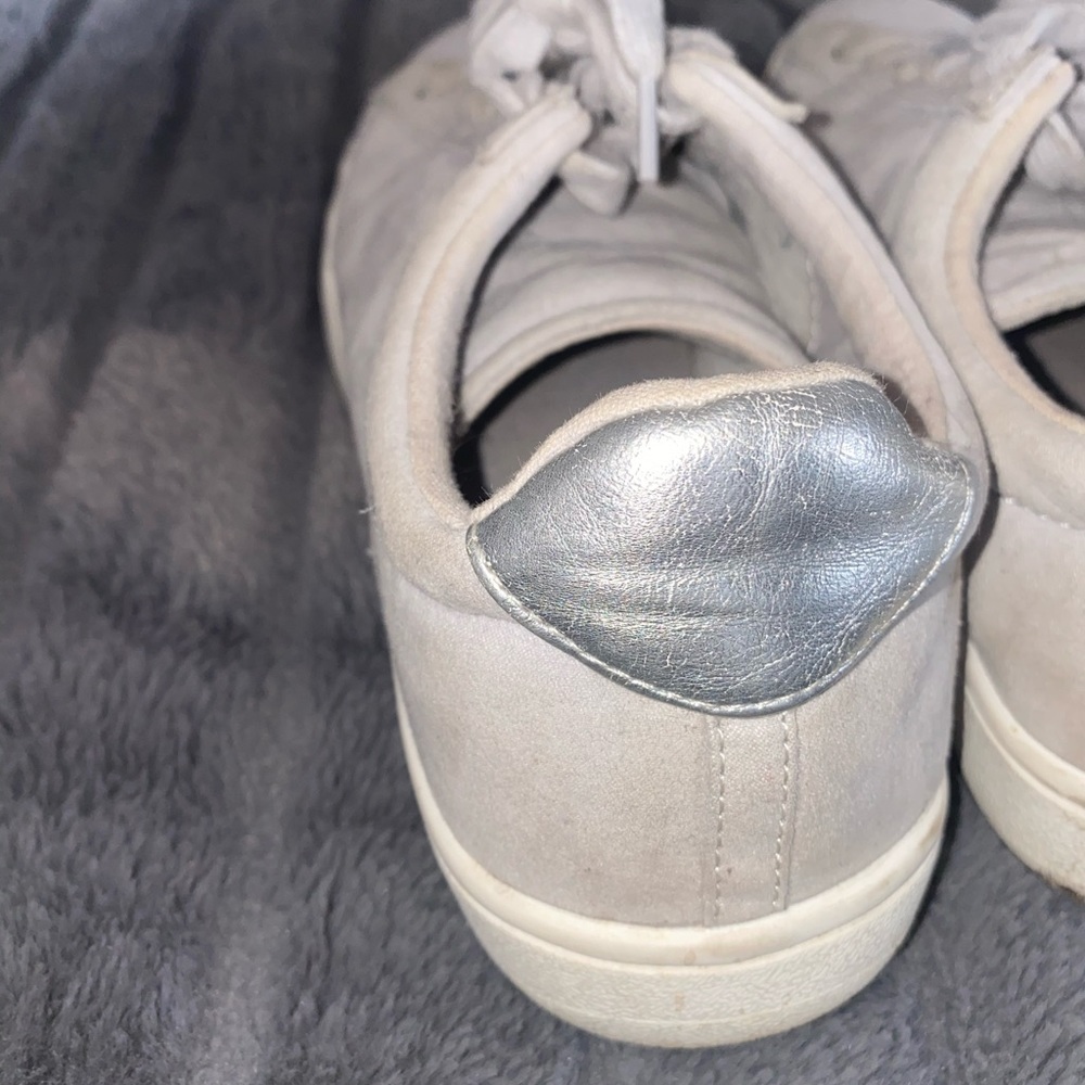 Sneakers - Picture 3 of 4